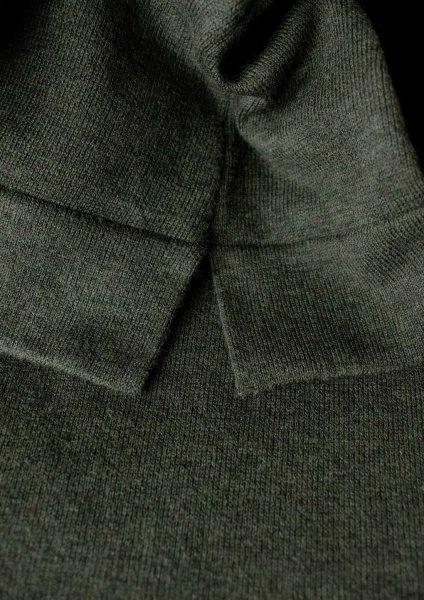 Zoom bild av Woman elegant round neck, olive