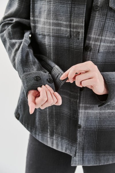 Zoom bild av Women's Highland Shacket, carbon/black