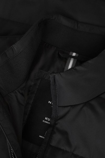 Zoom bild av Horizontal quilted gilet, black