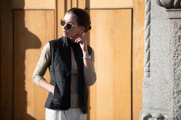 Zoom bild av Woman horizontal quilted gilet, black