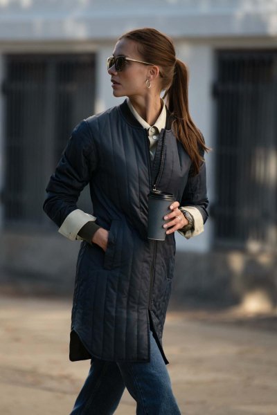 Zoom bild av Woman urban style quilted jacket, navy