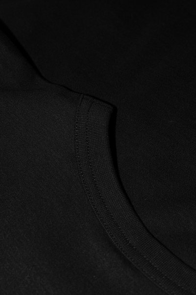 Zoom bild av The interlock tee