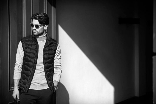 Zoom bild av Versatile down gilet, navy